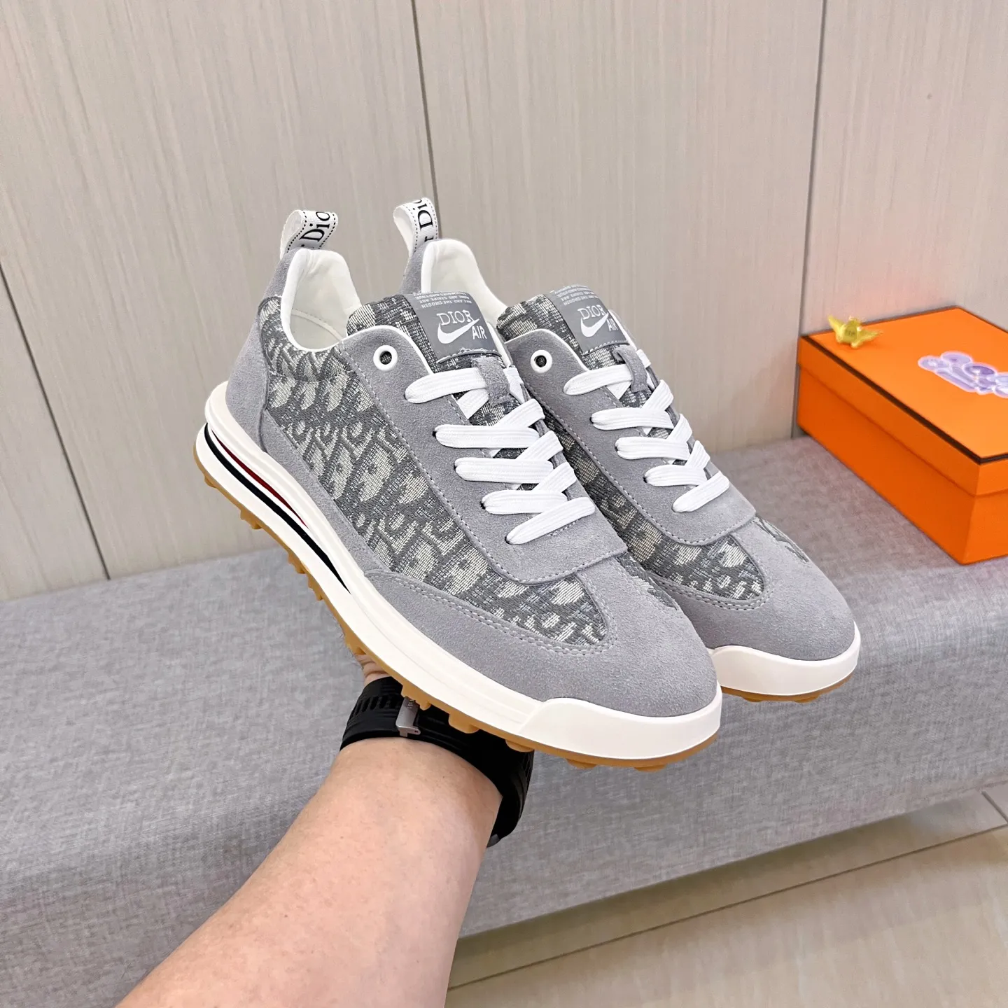 🚘🚘Factory batch 440 men's shoes💰[Dior]🔥Men's high-end brand of shoes official website 1:1 latest masterpiece: the upper is made of Italian imported first-layer cowhide with a comfortable and breathable lining➕original non-slip and wear-resistant outsole🔥, making walking more convenient and comfortable! An exclusive new model, a stunning work, a beautiful 1:1 replica [color] compared to the official quality! Create a fashionable personality to set off your uniqueness! A must-have for trendy men! Classic🔥Size: 38-44 Color: 🔥Multiple colors available🔥.